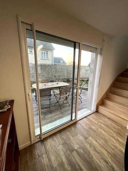 Equipe 1 A 8 Personnes Modulable Lire Villa Montfarville